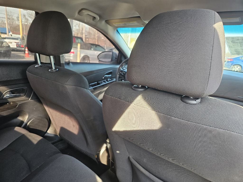 Used 2016 Chevrolet Cruze LT image 25