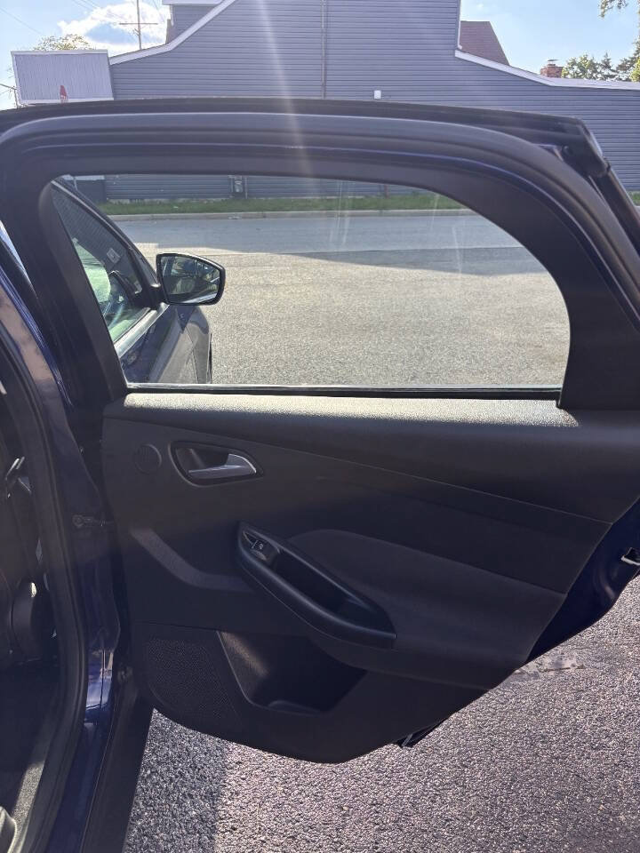 Used 2012 Ford Focus Titanium FWD image 19