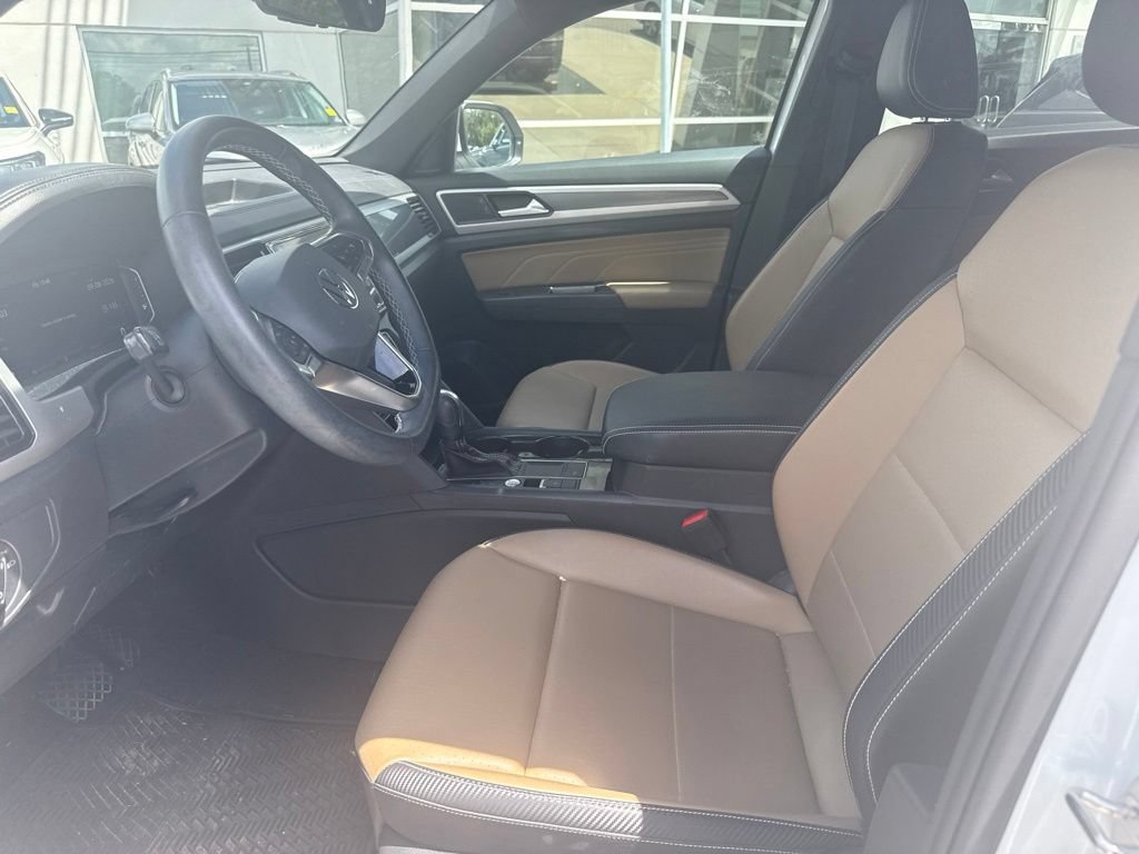 Used 2023 Volkswagen Atlas Cross Sport SE w/ Black Wheel Package FWD image 2