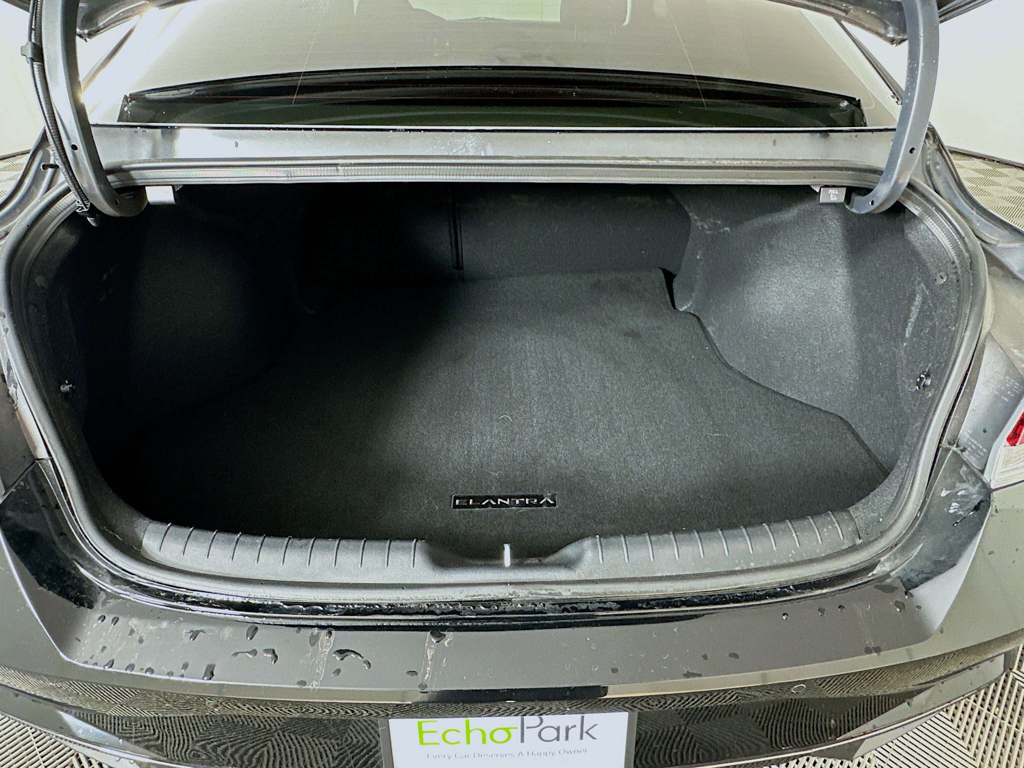 Used 2023 Hyundai Elantra Limited w/ Cargo Package image 29