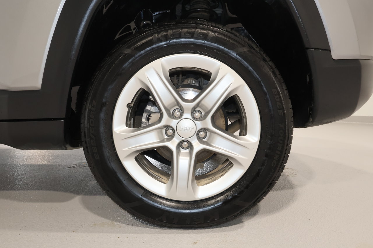 Used 2023 Jeep Compass Latitude w/ Convenience Group AWD/4WD image 33