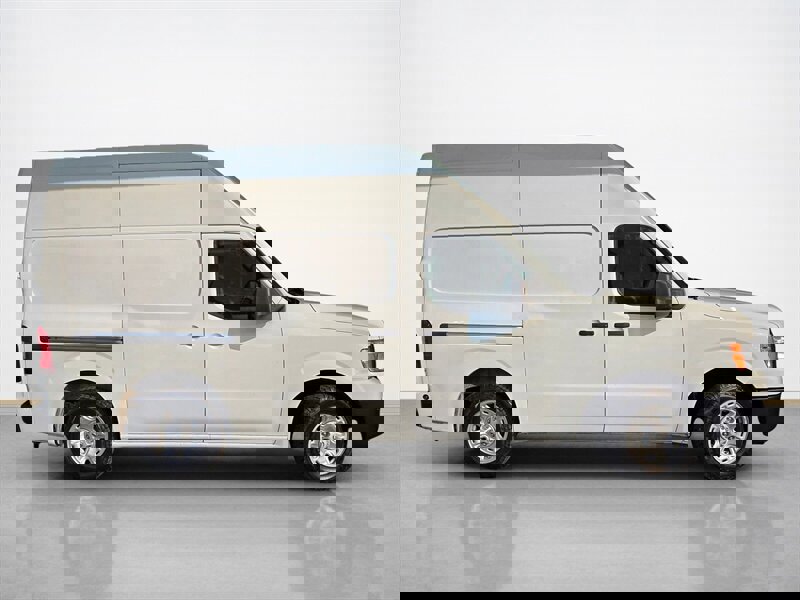 Used 2019 Nissan NV 2500 SV image 2