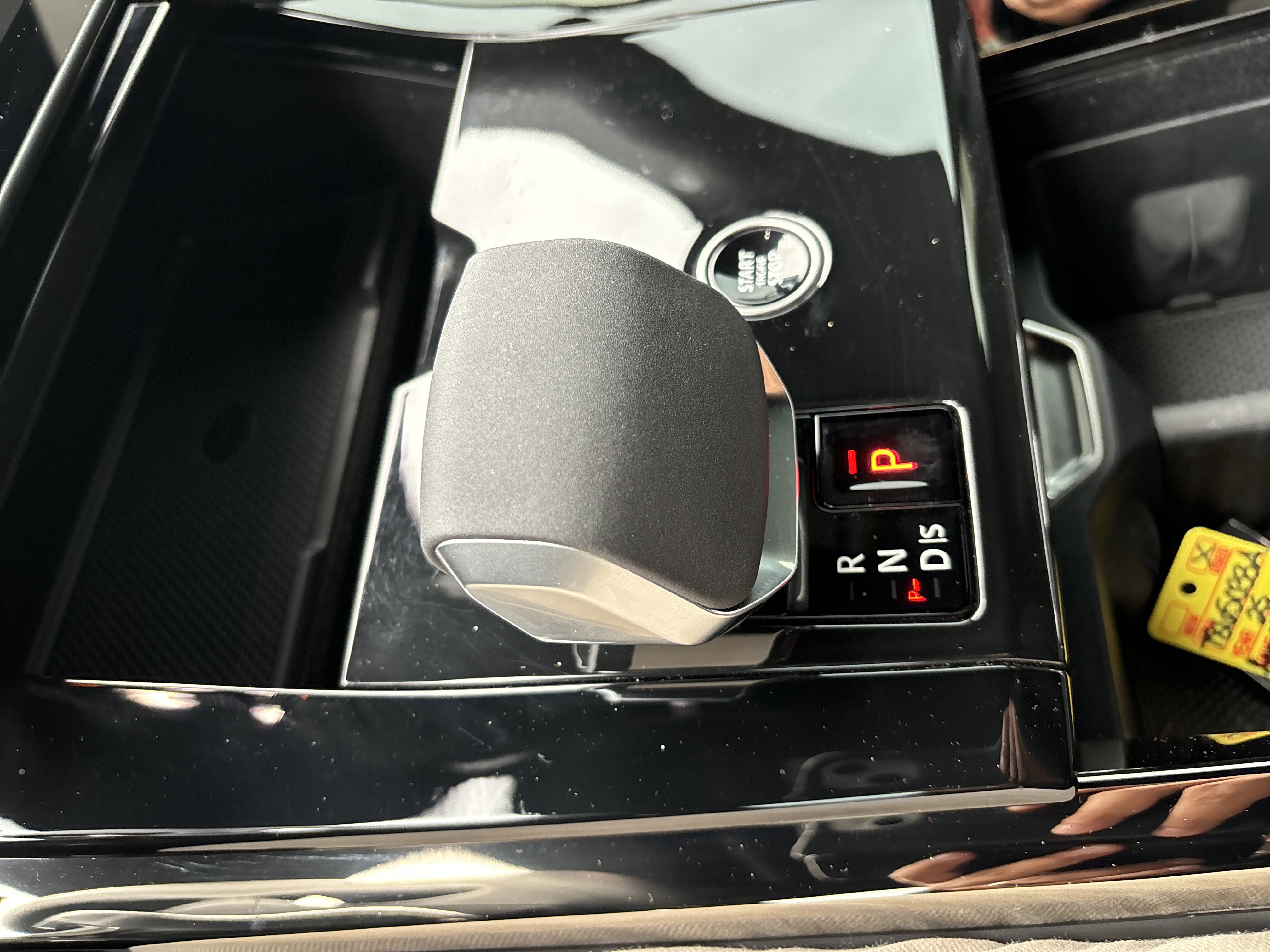 Used 2025 Land Rover Range Rover Sport SE image 24