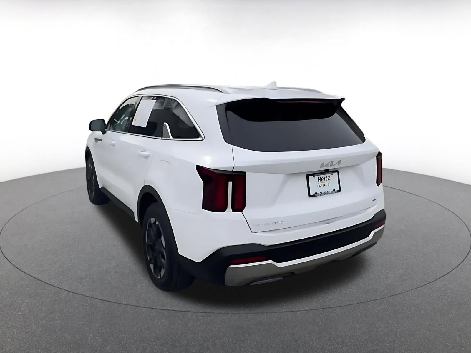 Used 2024 Kia Sorento S image 11