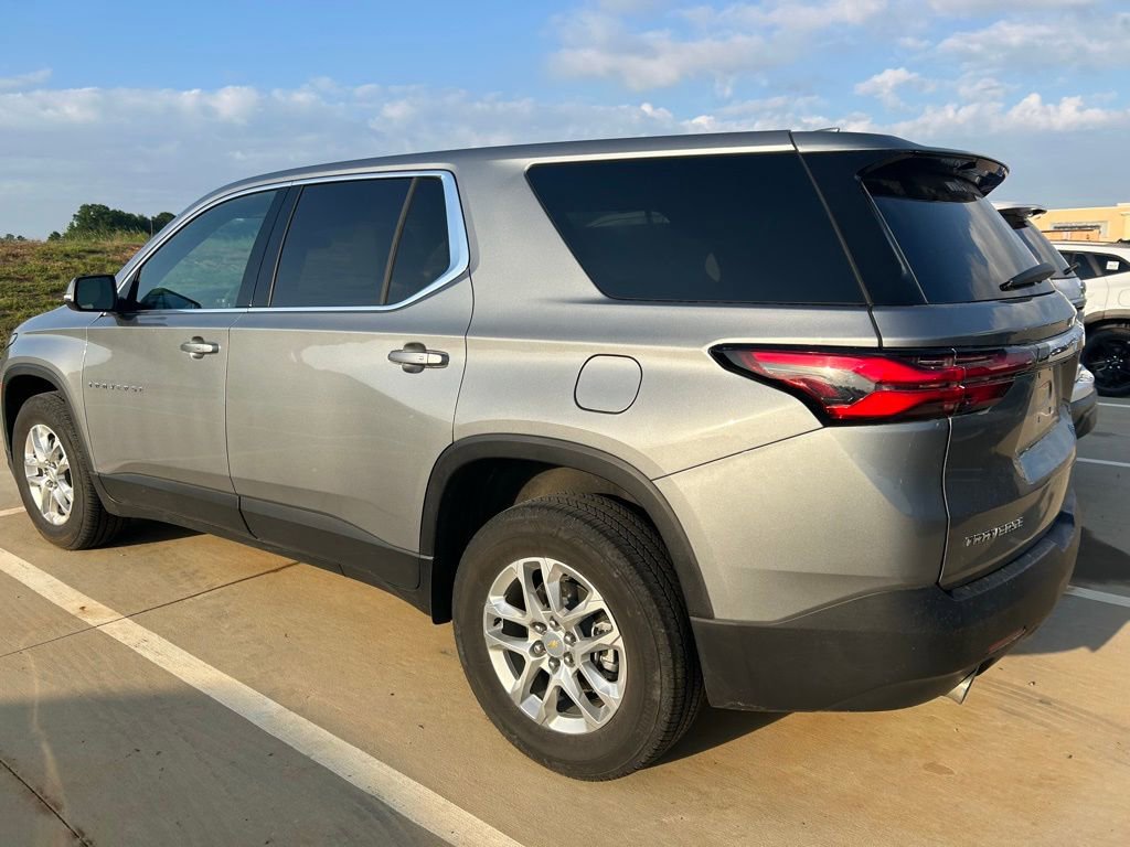 Used 2023 Chevrolet Traverse LS w/ Safety Package FWD image 8
