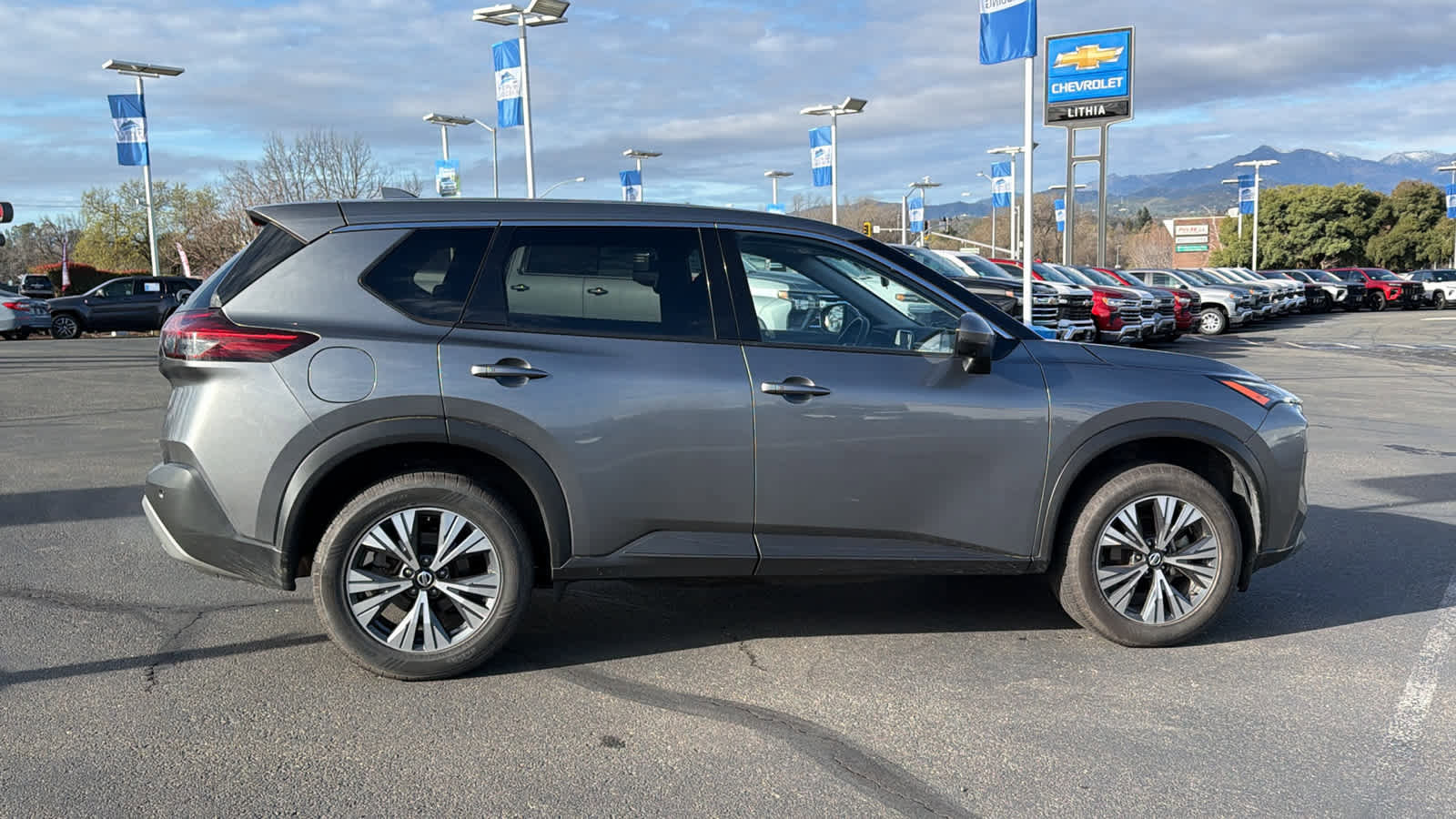 Used 2021 Nissan Rogue SV image 4