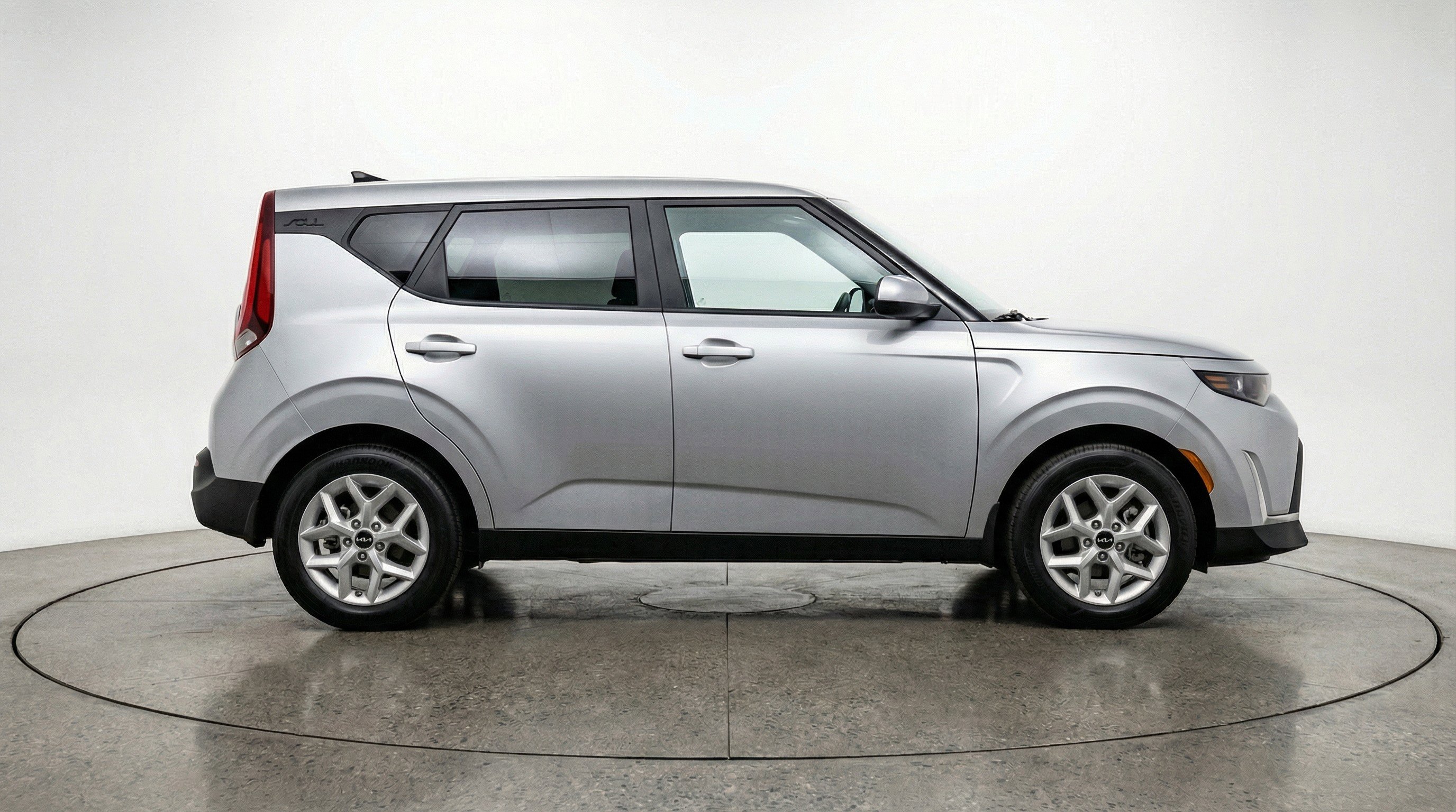 Used 2025 Kia Soul LX w/ LX Technology Package image 11