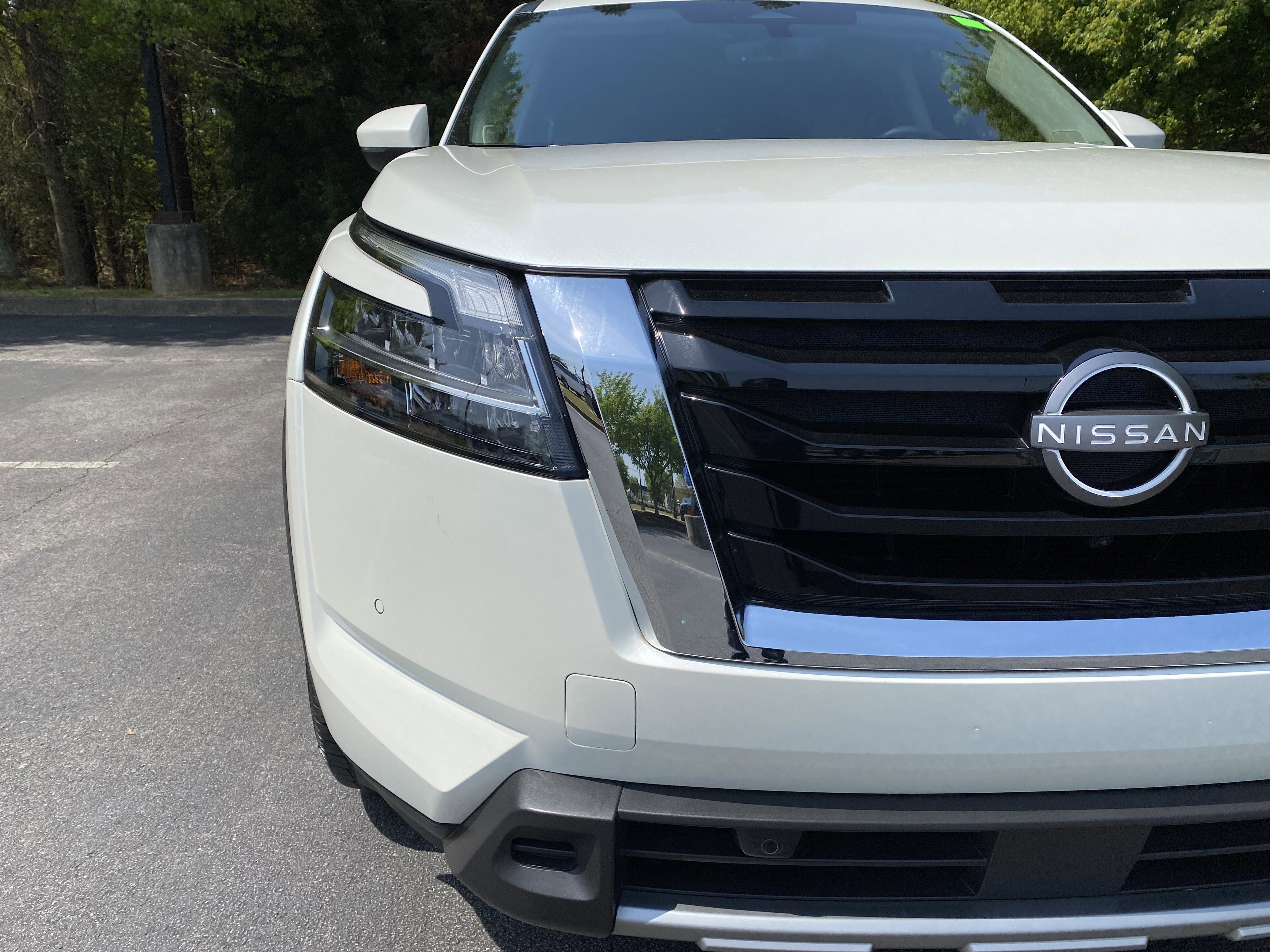 Used 2024 Nissan Pathfinder Platinum image 14