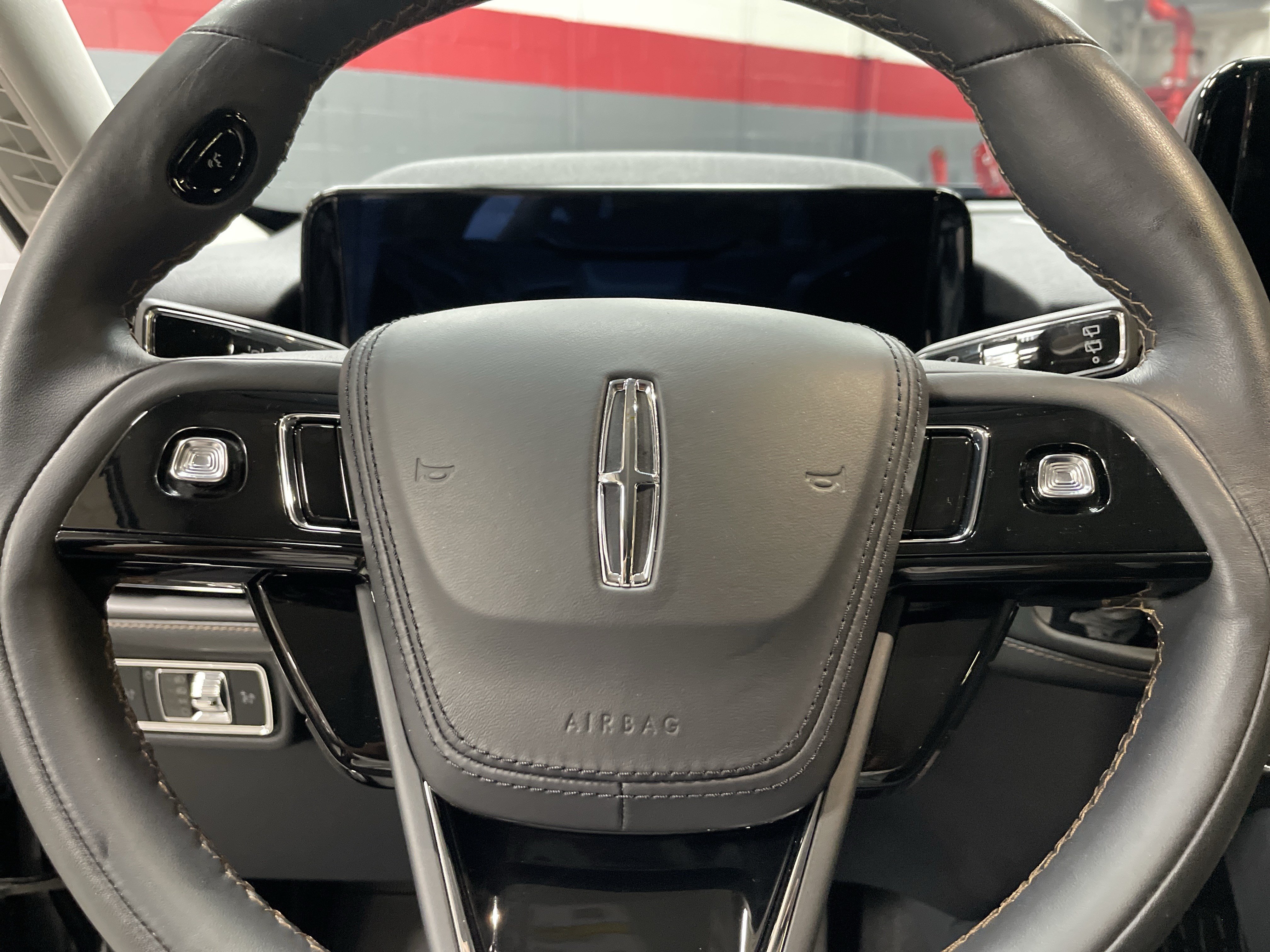 Used 2025 Lincoln Aviator 2WD image 18