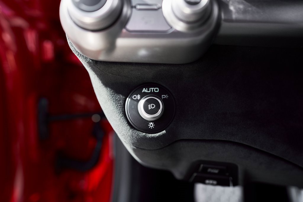 Used 2018 Ferrari 812 Superfast image 49