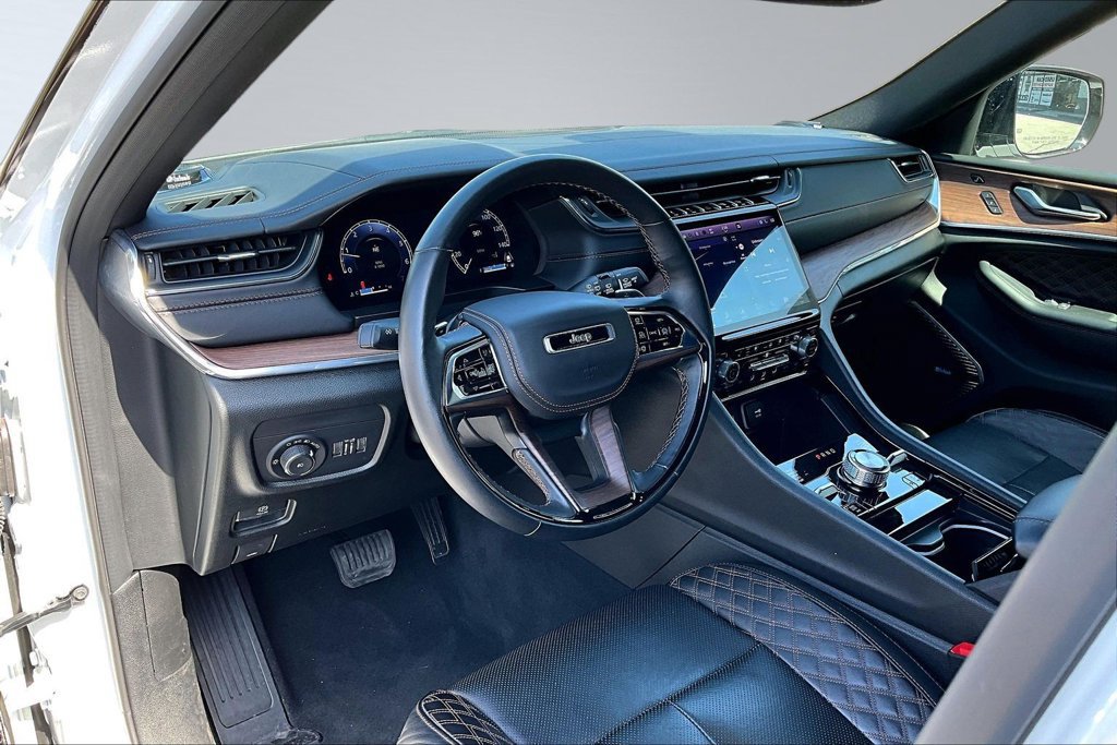 Used 2025 Jeep Grand Cherokee L Summit w/ Obsidian Package AWD/4WD image 4
