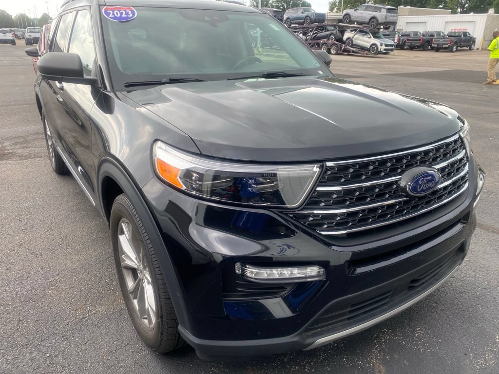 Used 2023 Ford Explorer XLT w/ Equipment Group 202A AWD/4WD image 1