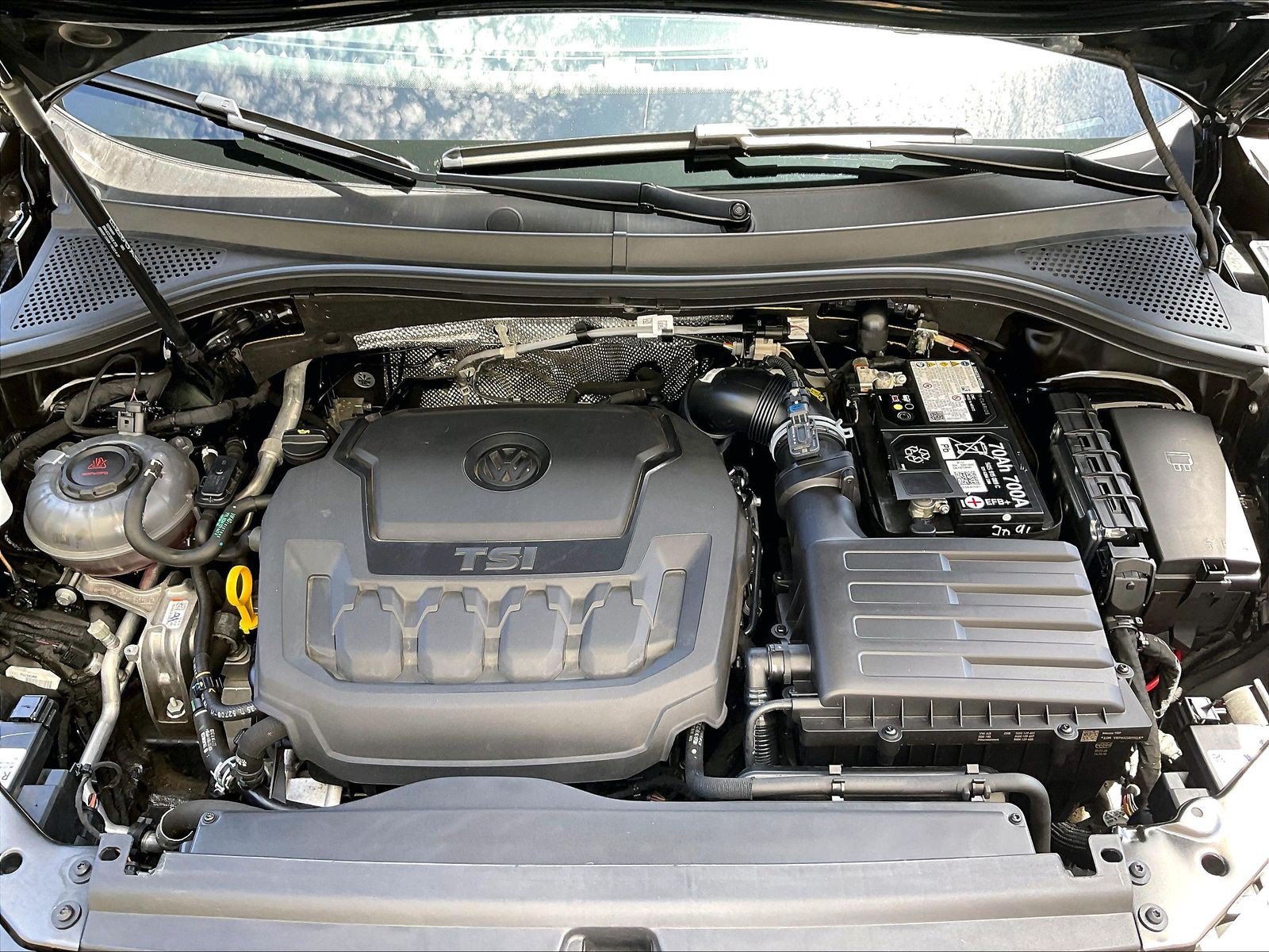 Certified 2024 Volkswagen Tiguan SEL R-Line AWD/4WD image 9