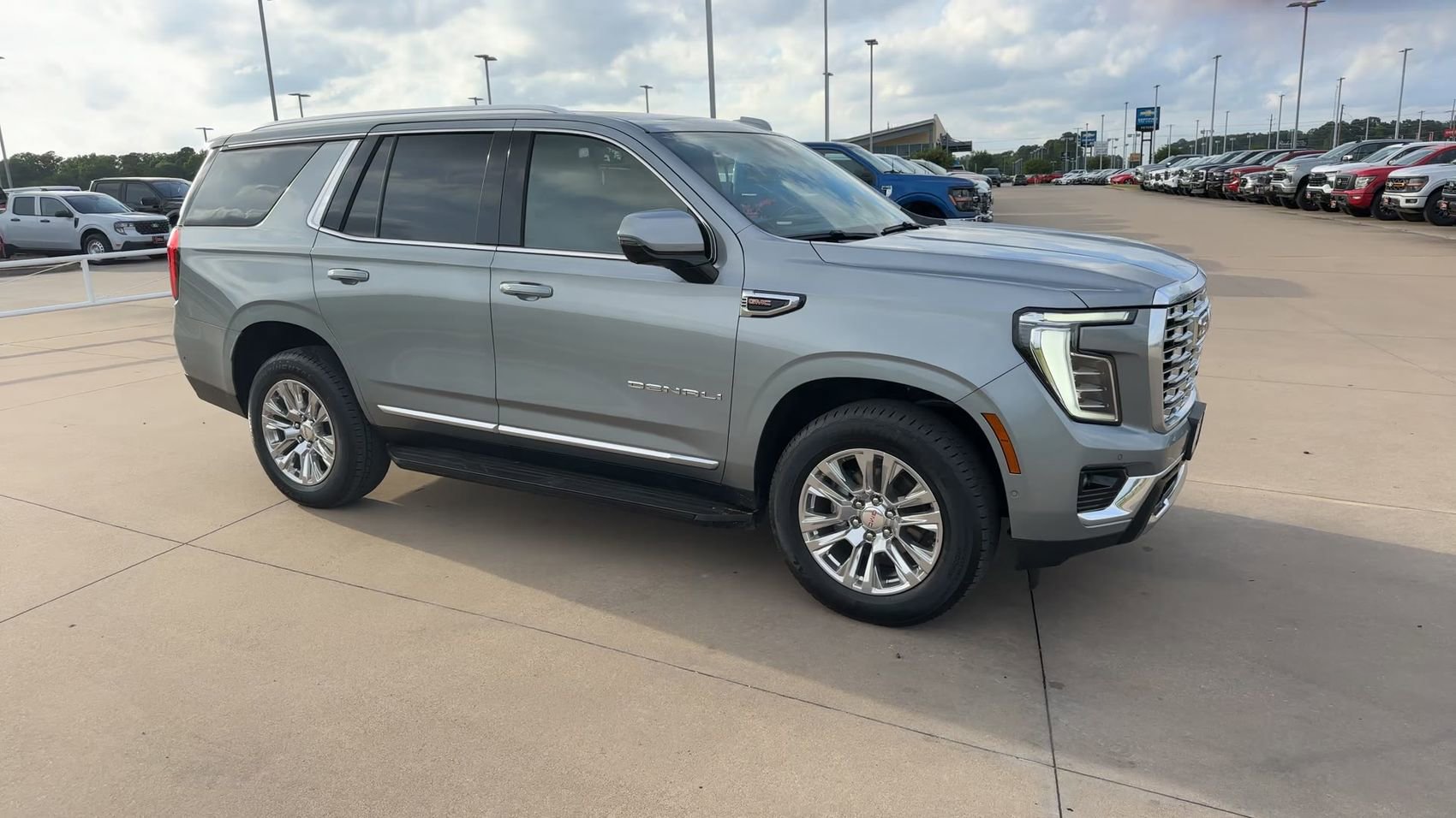 Certified 2025 GMC Yukon Denali AWD/4WD image 3
