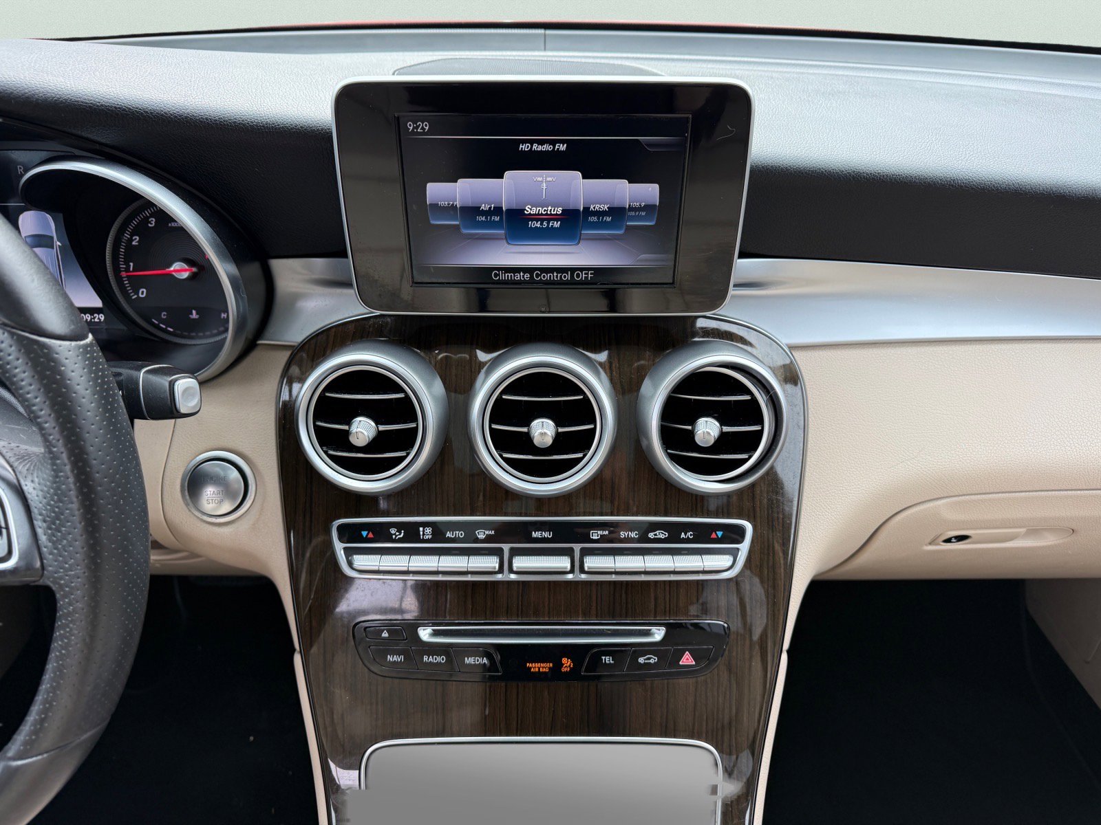 Used 2018 Mercedes-Benz GLC 300 4MATIC image 19