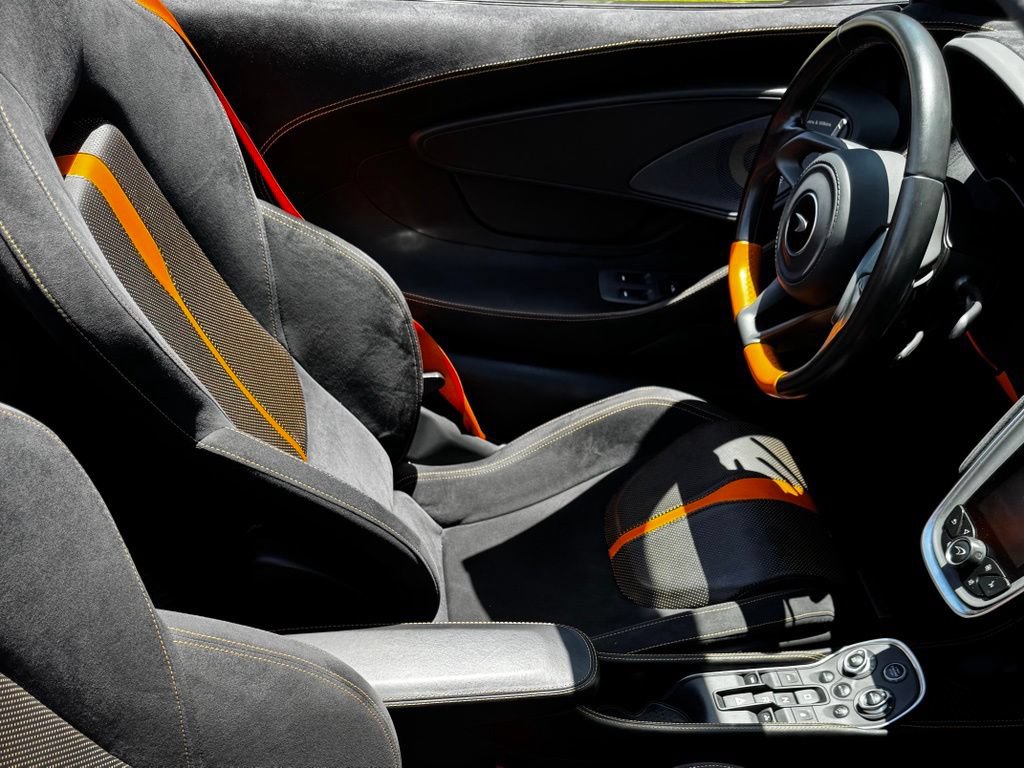 Used 2019 McLaren 570S Spider RWD image 21