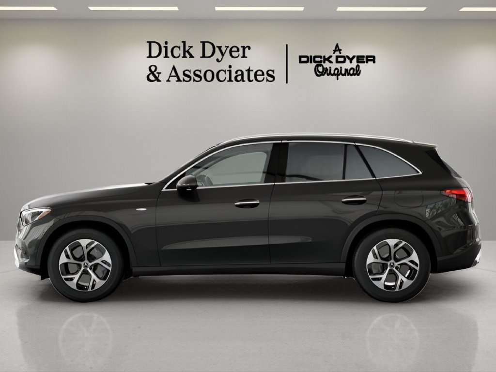 Used 2025 Mercedes-Benz GLC 350e 4MATIC image 27