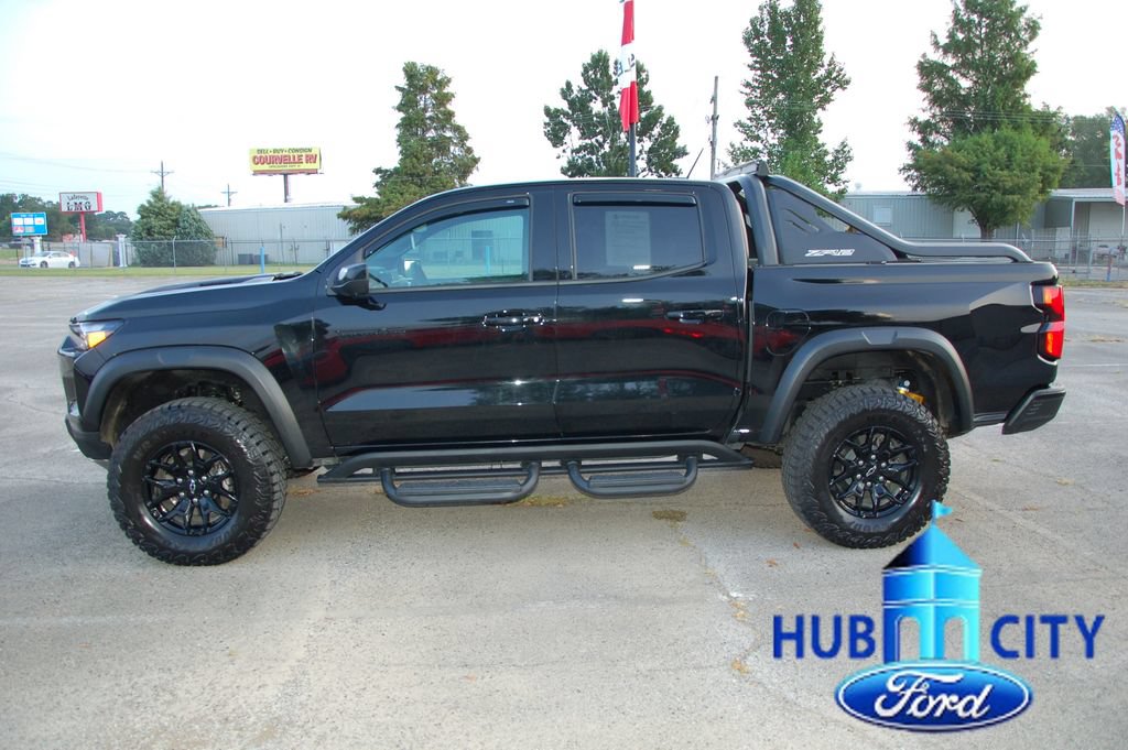 Used 2025 Chevrolet Colorado ZR2 w/ Midnight Edition AWD/4WD image 2
