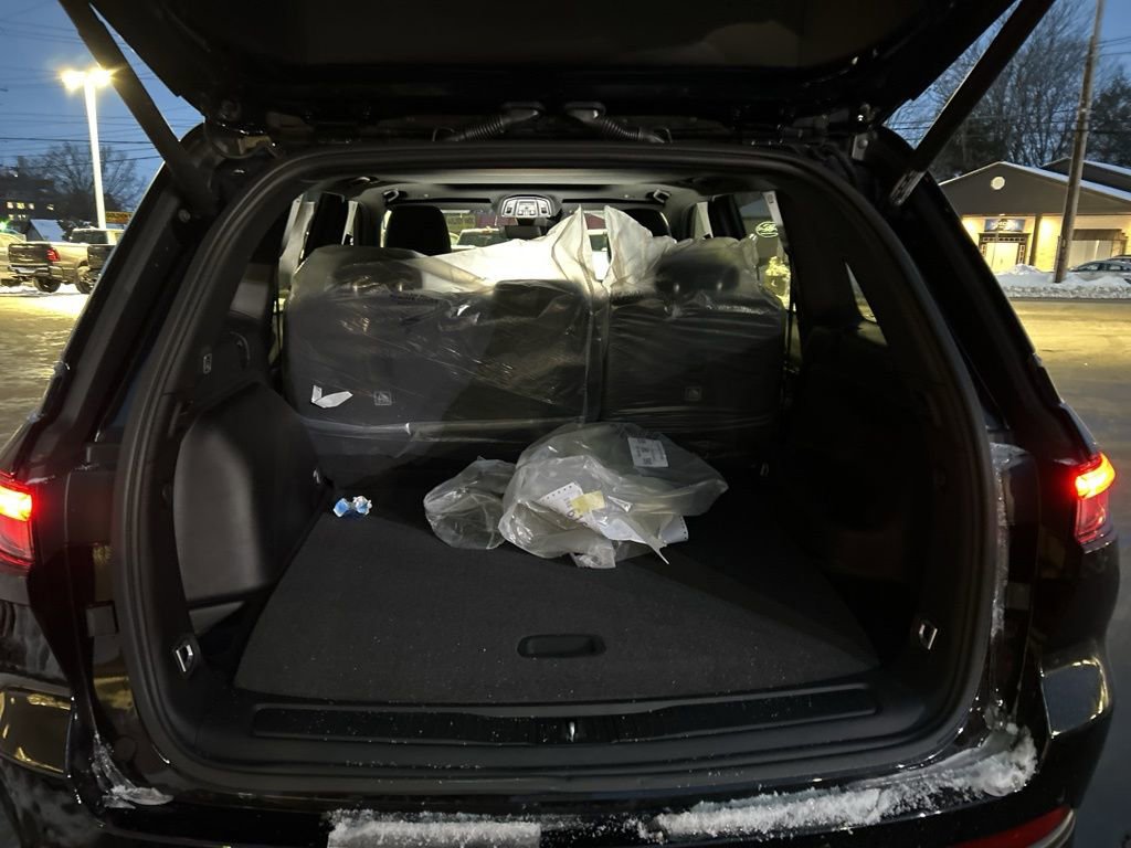 New 2026 Jeep Grand Cherokee Altitude image 3