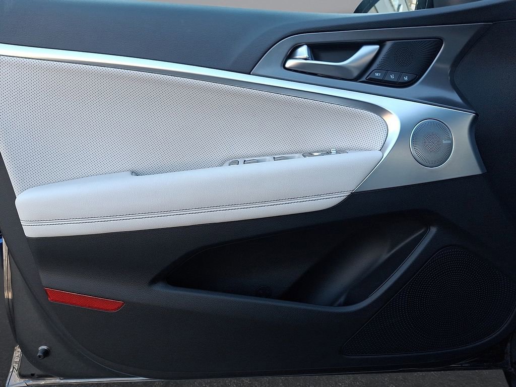 Used 2025 Genesis G70 2.5T w/ Sport Prestige Package image 10