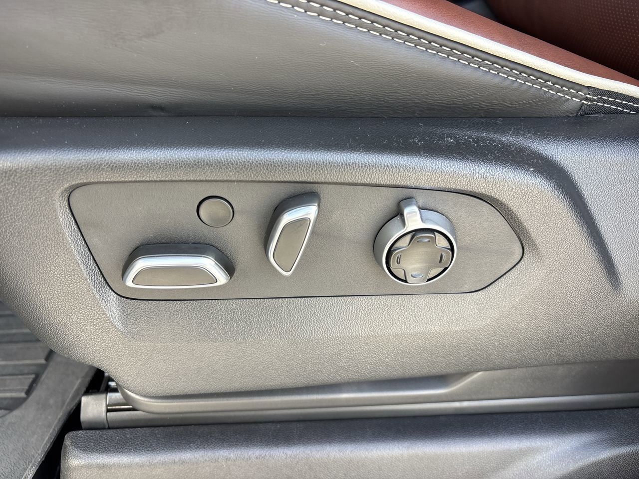 Used 2025 GMC Sierra 2500 Denali Ultimate image 20