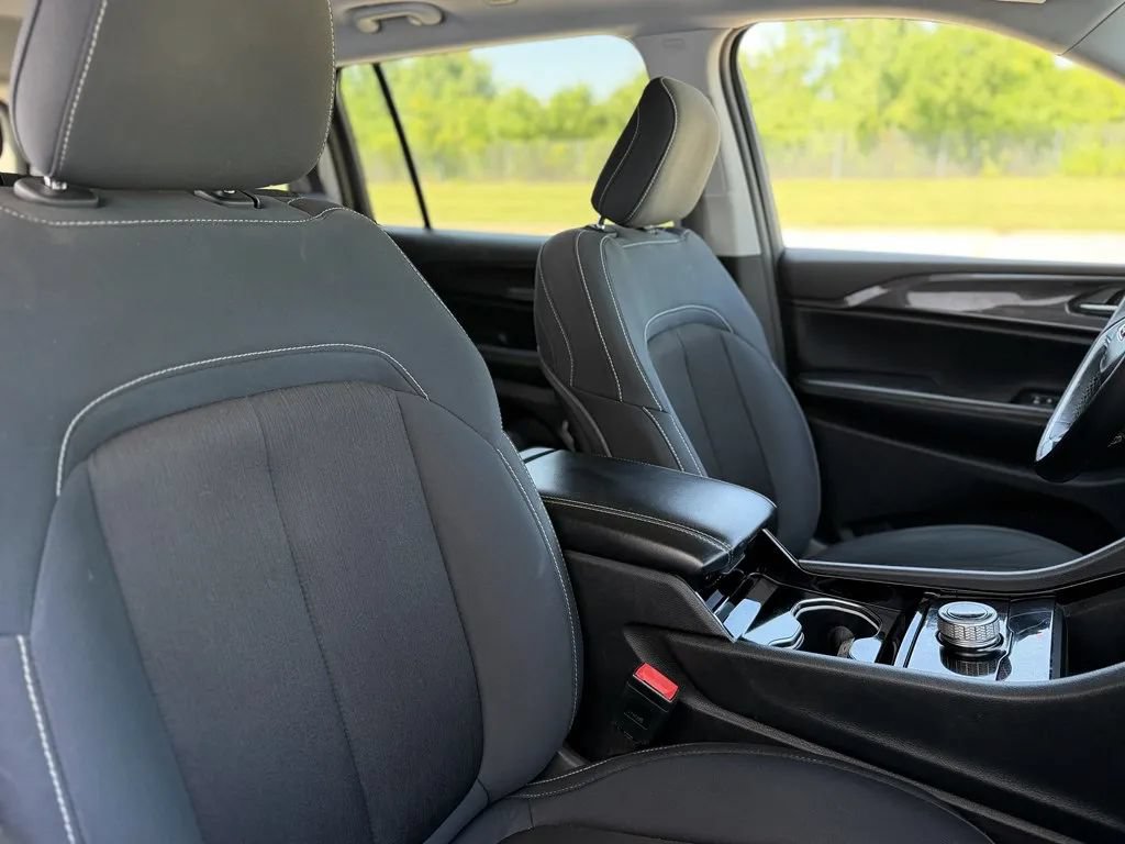 Used 2022 Jeep Grand Cherokee L Laredo w/ Luxury Tech Group I RWD image 12