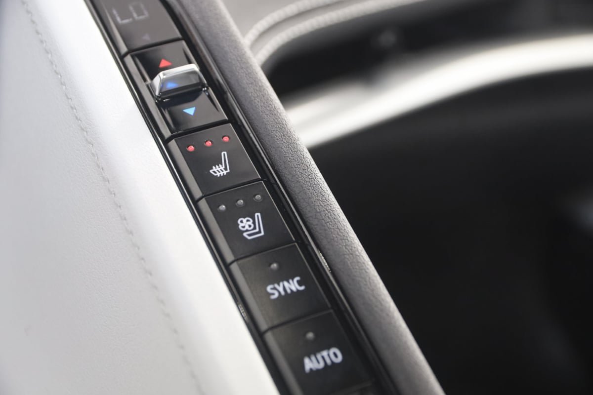 Used 2025 Chevrolet Corvette E-Ray AWD/4WD image 9