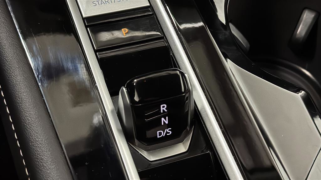 Used 2025 Volkswagen Atlas SE image 21