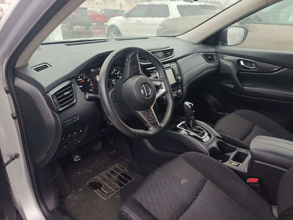 Used 2019 Nissan Rogue SV image 7