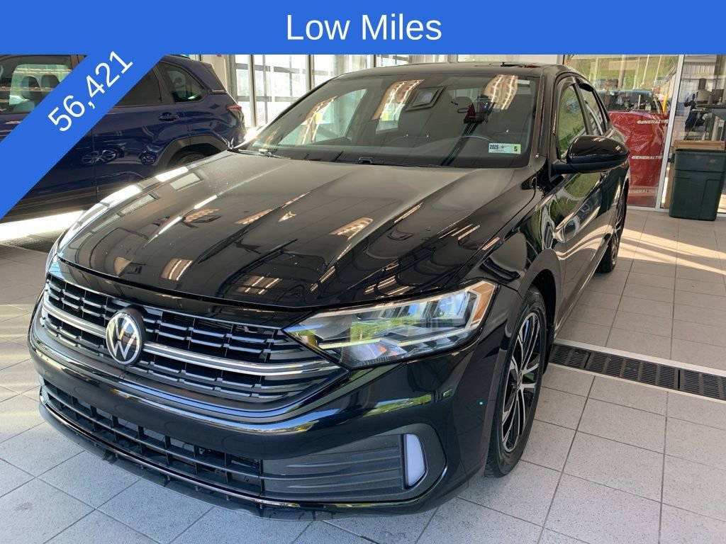 Used 2024 Volkswagen Jetta Sport FWD image 2
