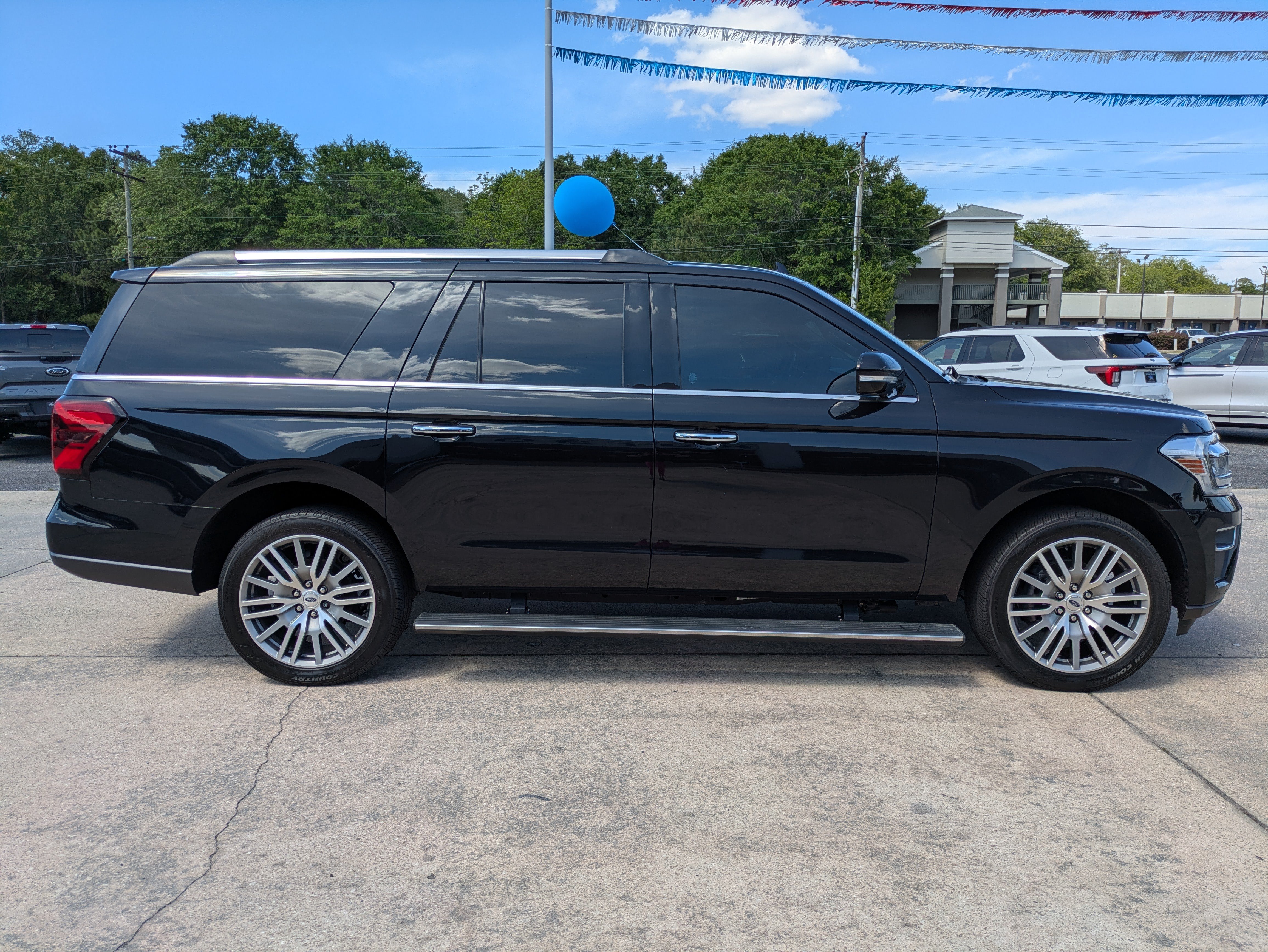 Used 2022 Ford Expedition Max Limited RWD image 5