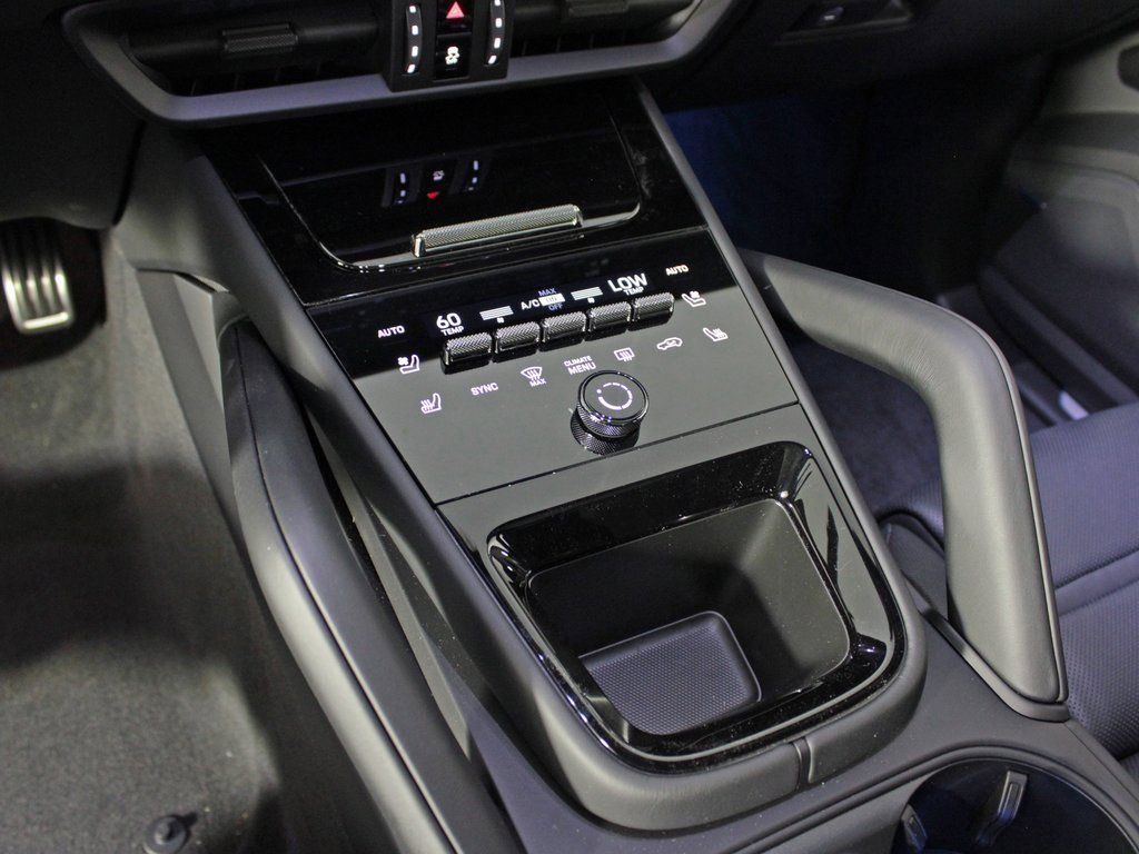 Certified 2025 Porsche Cayenne S image 31