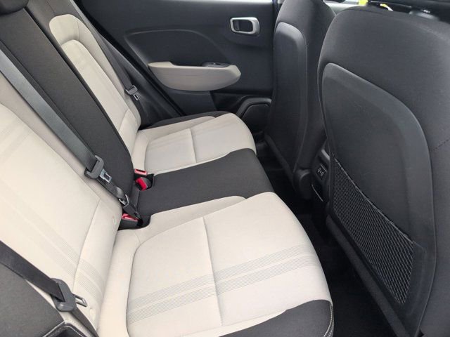 Used 2025 Hyundai Venue SEL FWD image 29