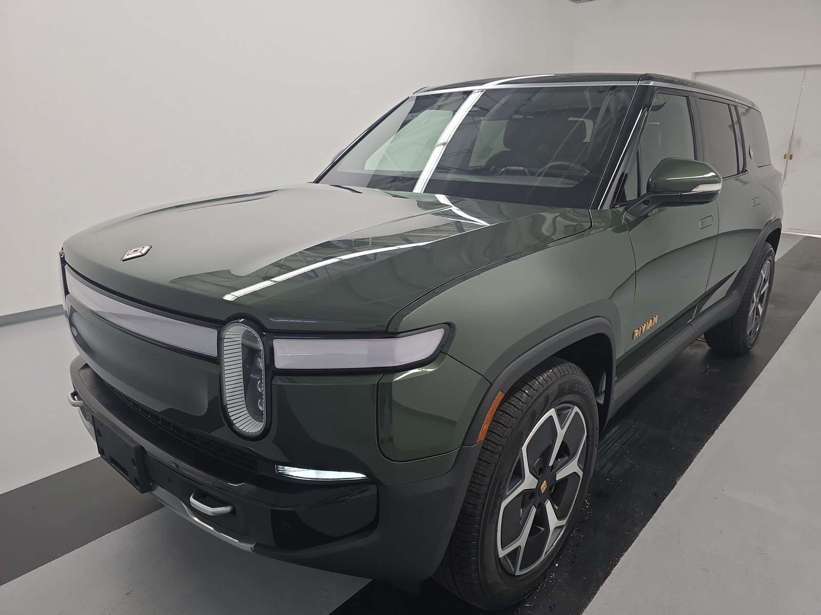Used 2024 Rivian R1S Adventure