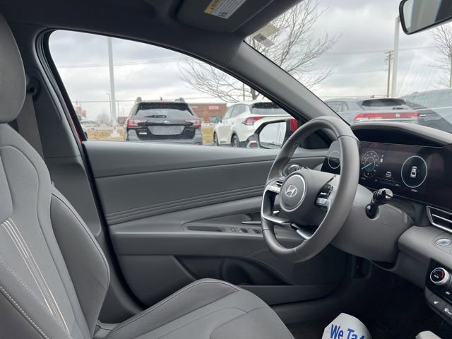 Used 2025 Hyundai Elantra SEL image 35