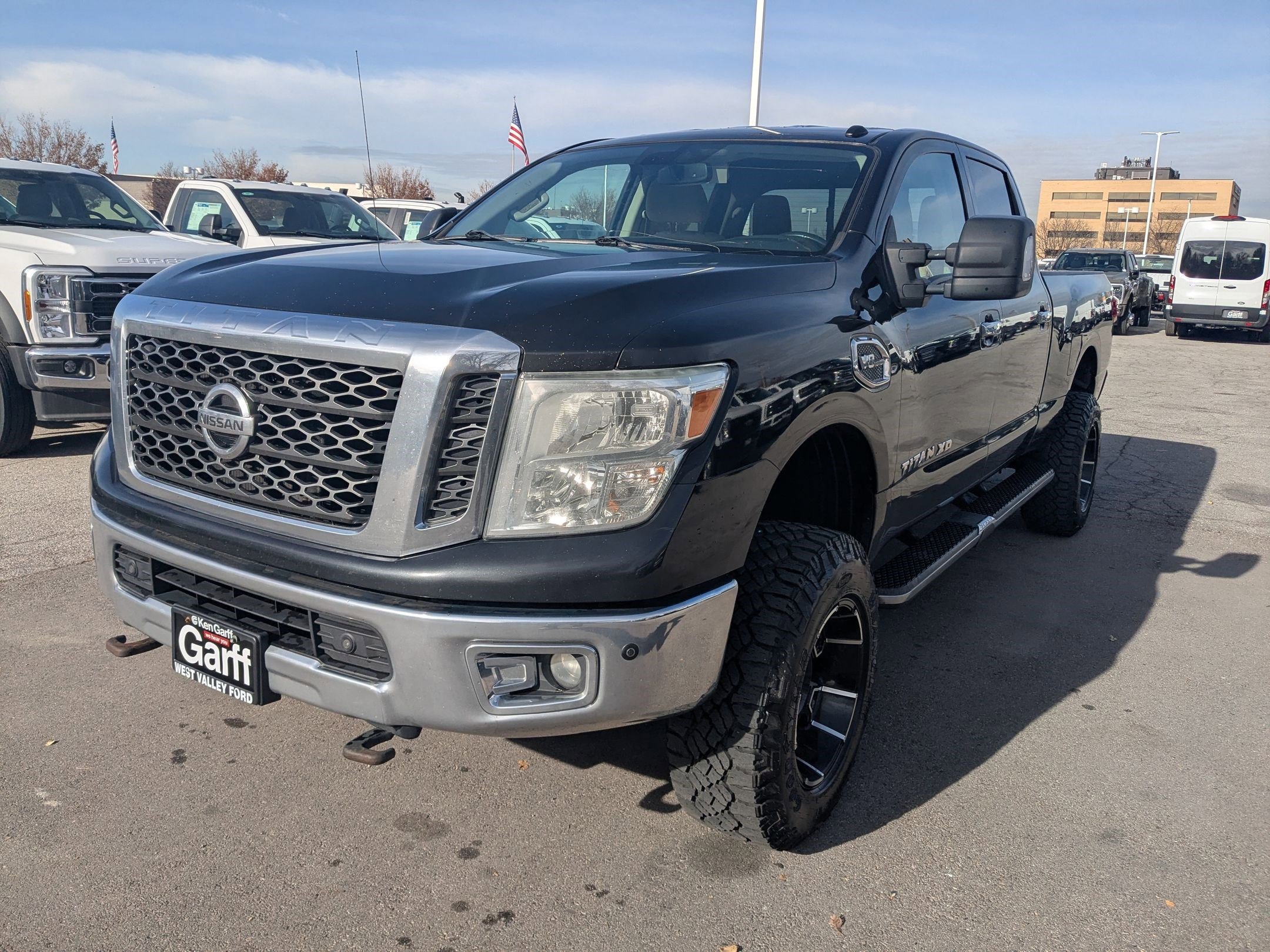 Used 2016 Nissan Titan SV image 10