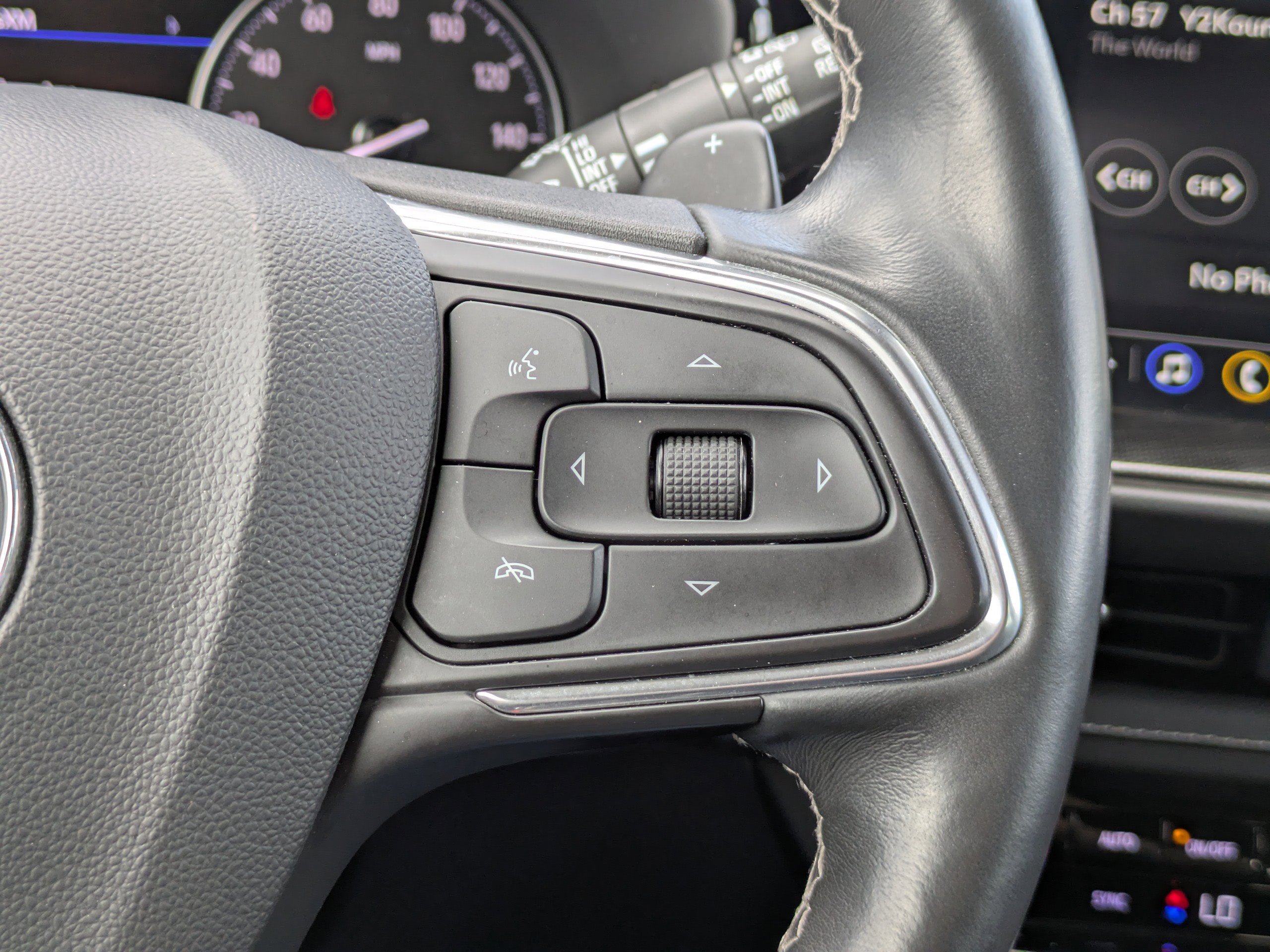 Used 2022 Buick Envision Essence w/ Technology Package I image 30