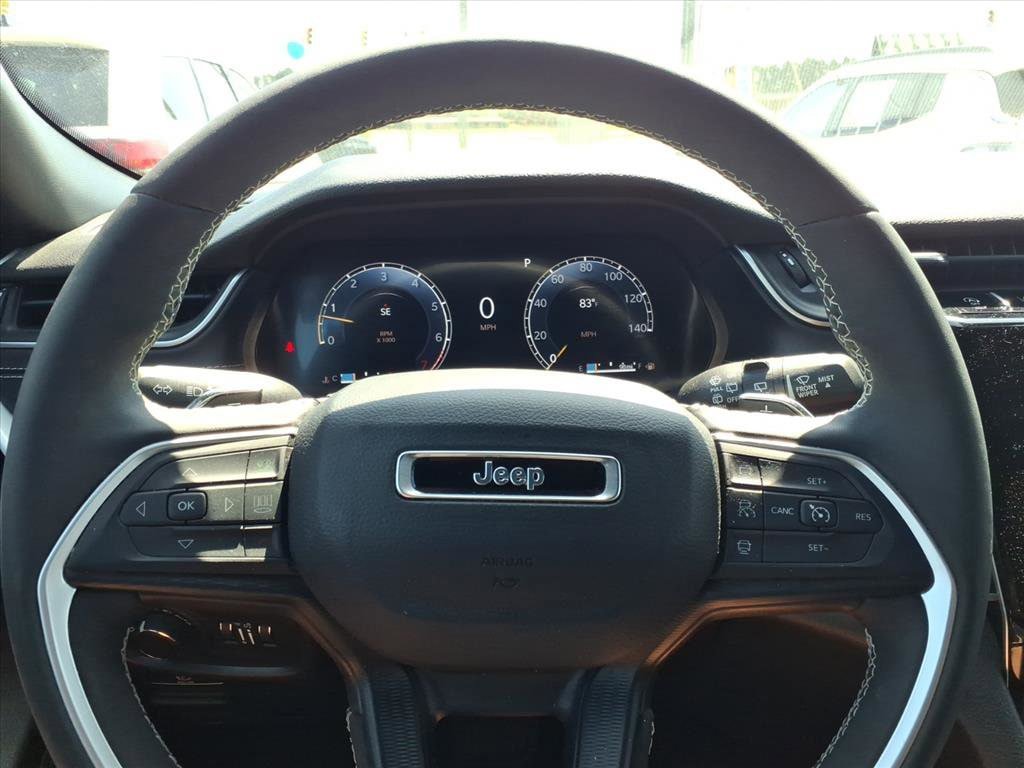 Used 2025 Jeep Grand Cherokee Laredo w/ Luxury Tech Group I AWD/4WD image 27