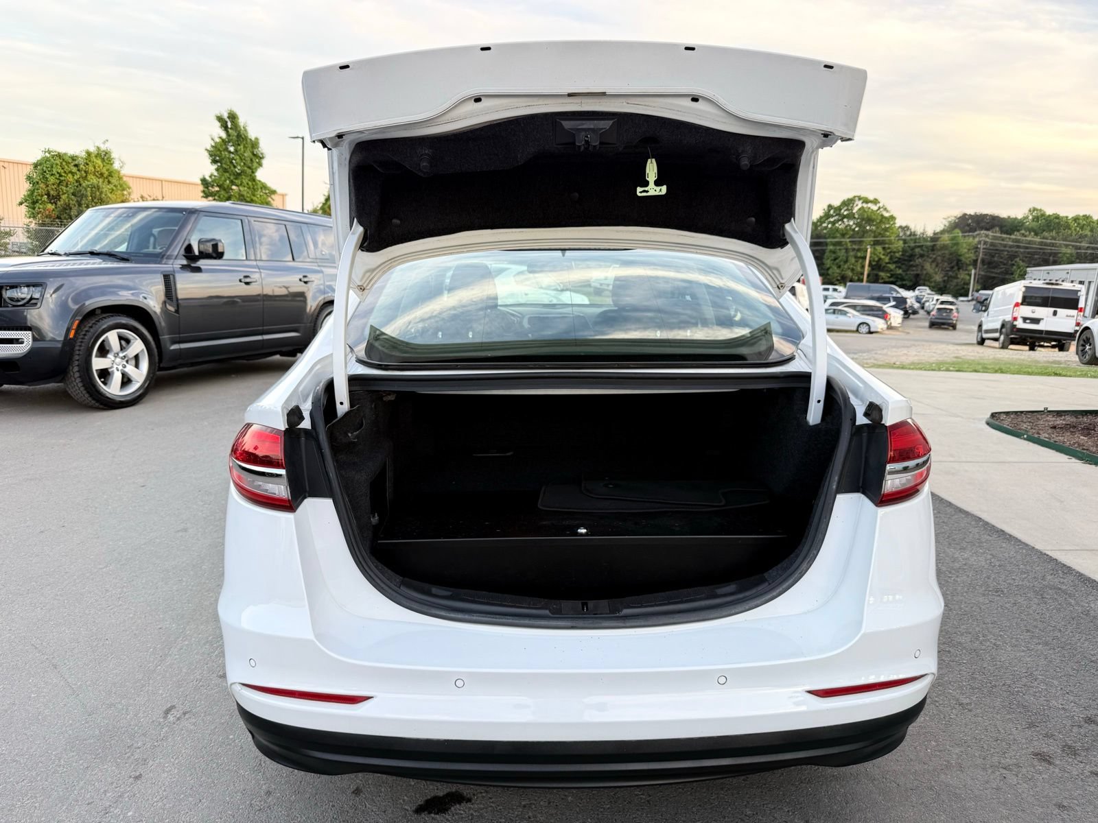Used 2019 Ford Fusion SE FWD image 37