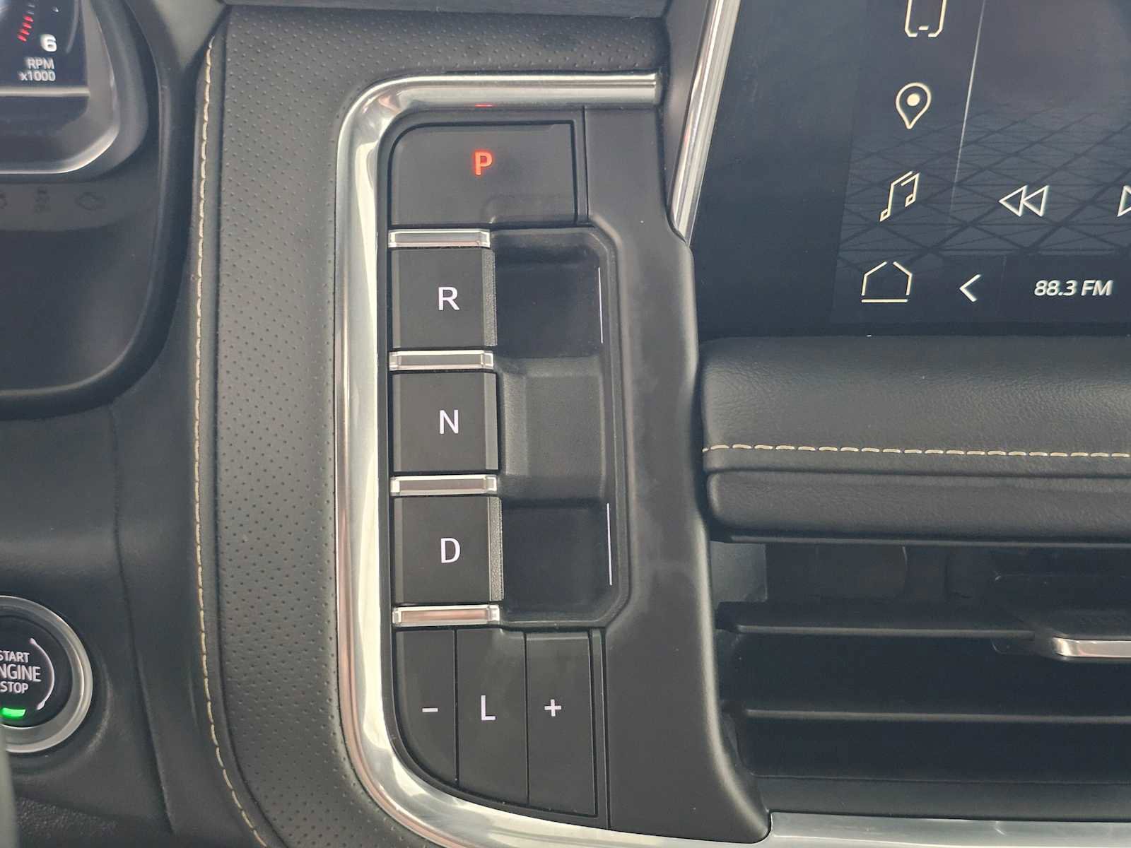 Used 2024 GMC Yukon SLT image 33