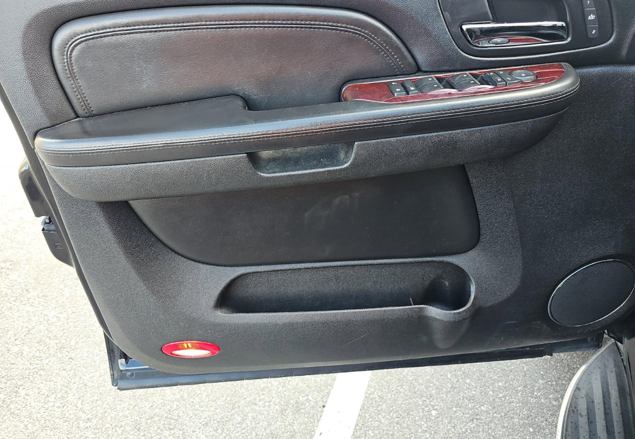 Used 2007 Cadillac Escalade ESV AWD w/ Information Package image 15