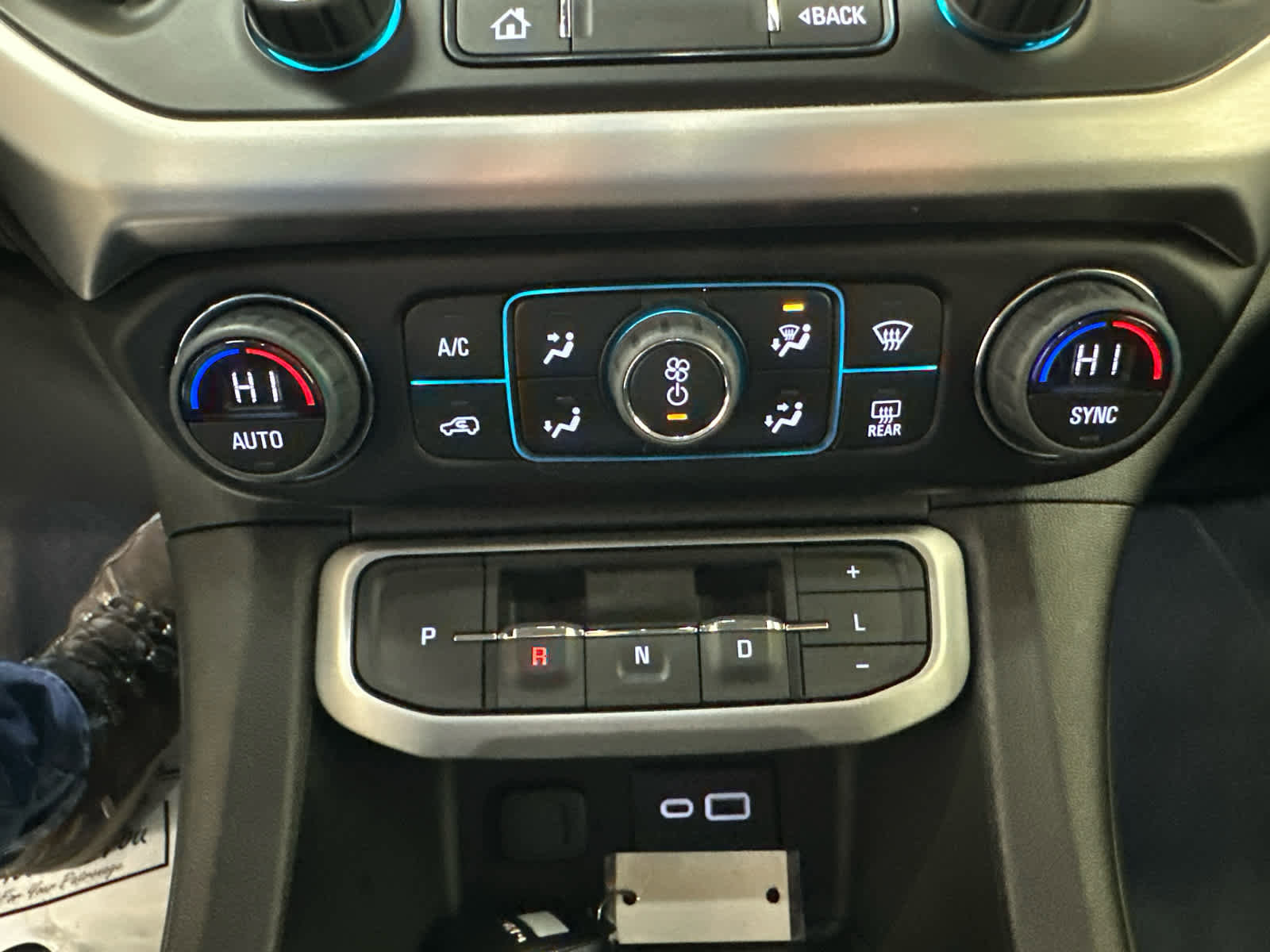 Certified 2023 GMC Acadia SLE w/ Driver Convenience Package AWD/4WD image 24