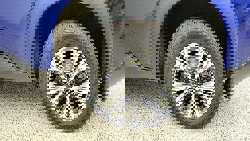 Used 2023 Nissan Rogue SV image 8