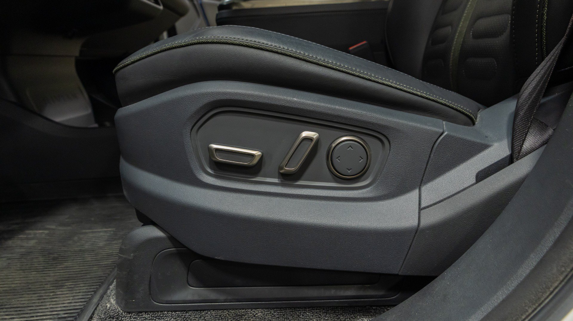 Used 2022 Rivian R1T Adventure AWD/4WD image 48