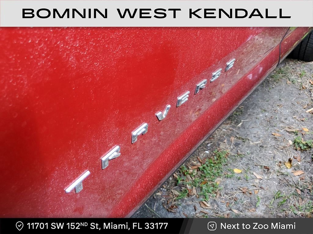 Used 2025 Chevrolet Traverse LT w/ Driver Confidence Package image 4