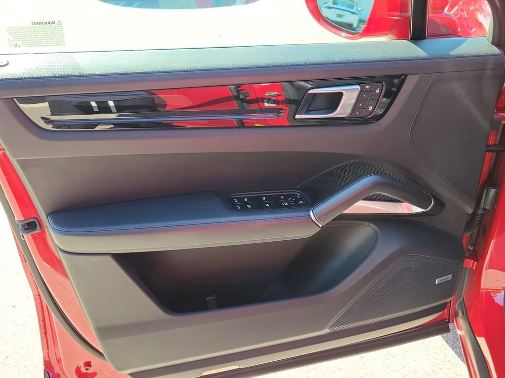 Certified 2022 Porsche Cayenne Turbo image 24
