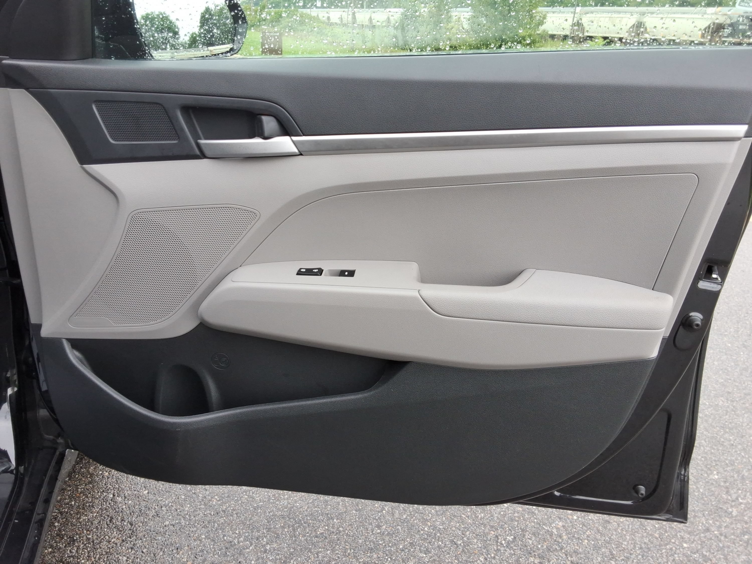 Used 2020 Hyundai Elantra SE FWD image 25