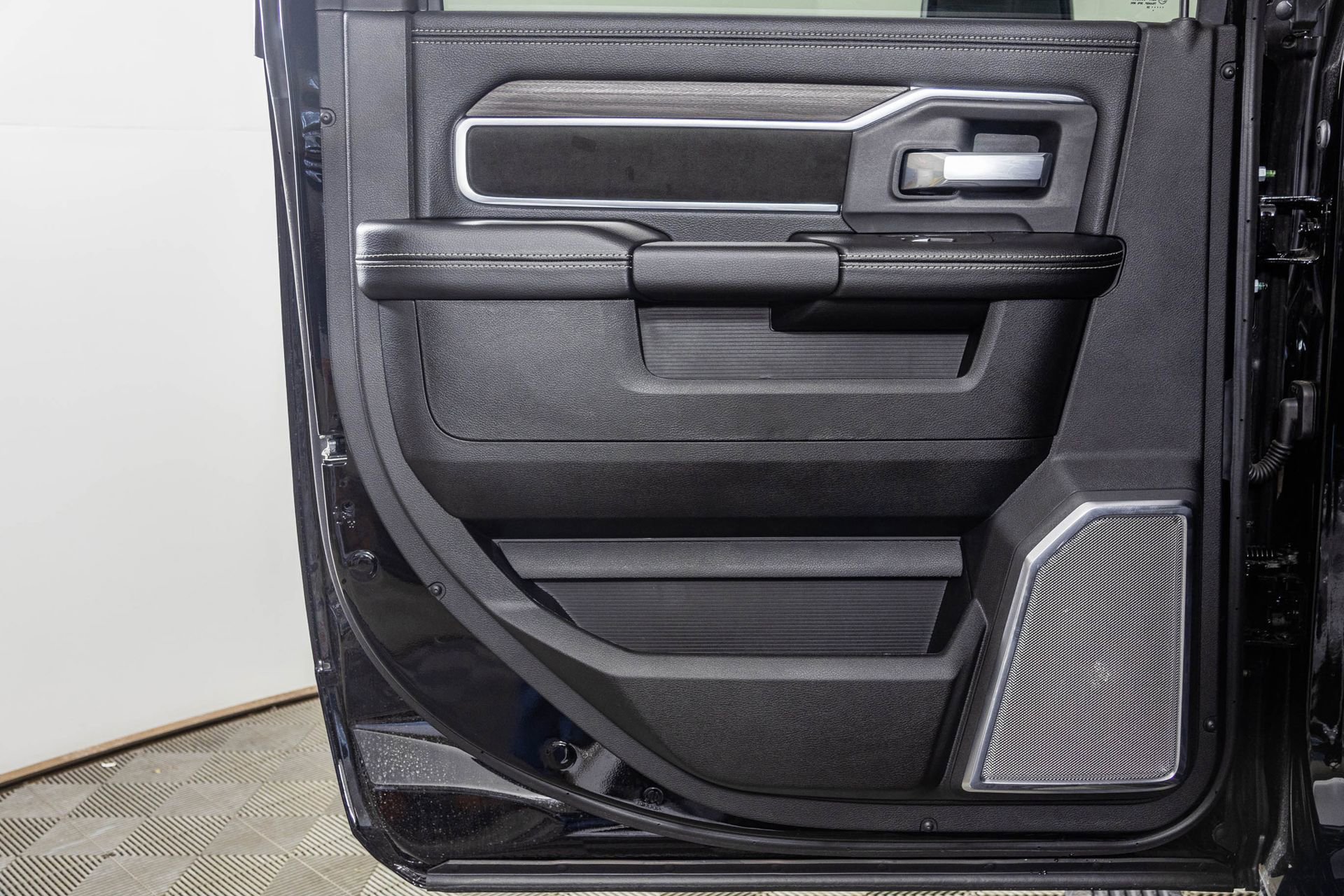 New 2026 RAM 3500 Laramie AWD/4WD image 46