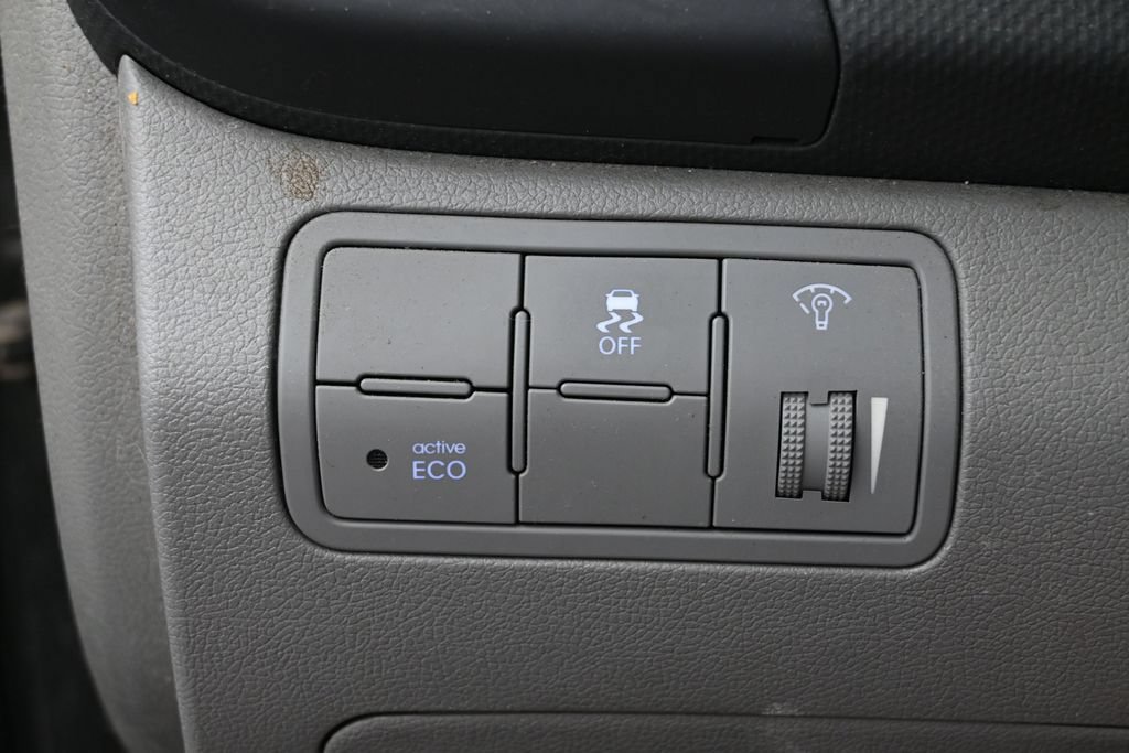 Used 2013 Hyundai Accent GLS w/ Premium Pkg FWD image 17