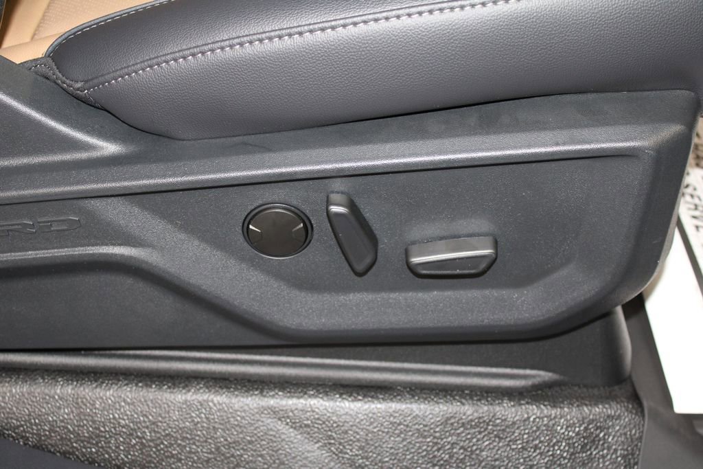 New 2026 Ford F250 Lariat w/ Chrome Package image 32